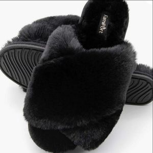 Indoor/Outdoor Faux Fur Fuzzy Soft Sherpa Slide Slippers in Black S (5.5-6.5)